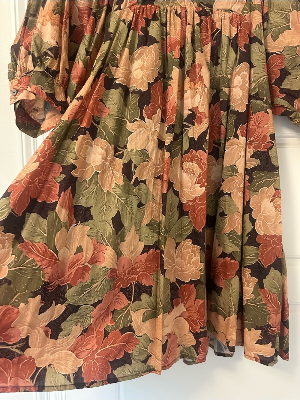 entro Fall Floral Puff-Sleeve Dress in Rust, Olive & Cream - Picture 5 of 8